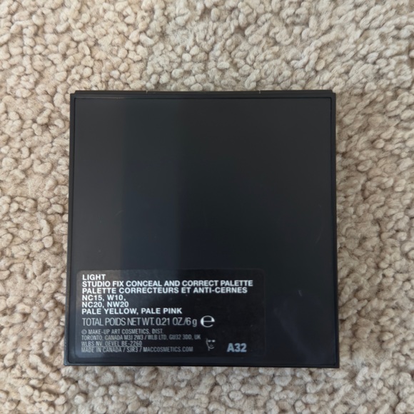 MAC Conceal and Correct Palette Light -6 Shade Cream - Picture 3 of 11